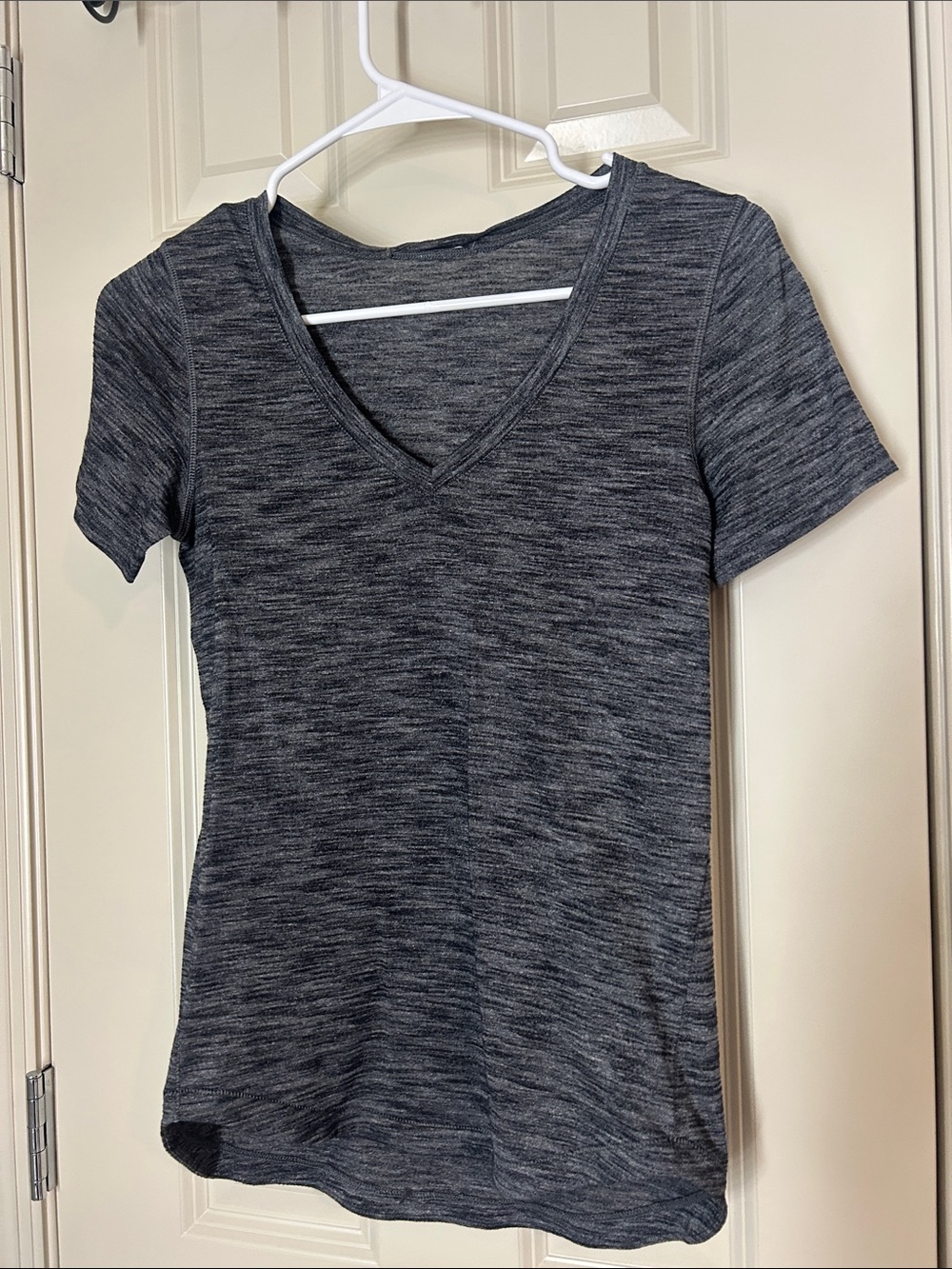 lululemon athletica Heathered Dark Gray V-Neck Short Sleeve Top